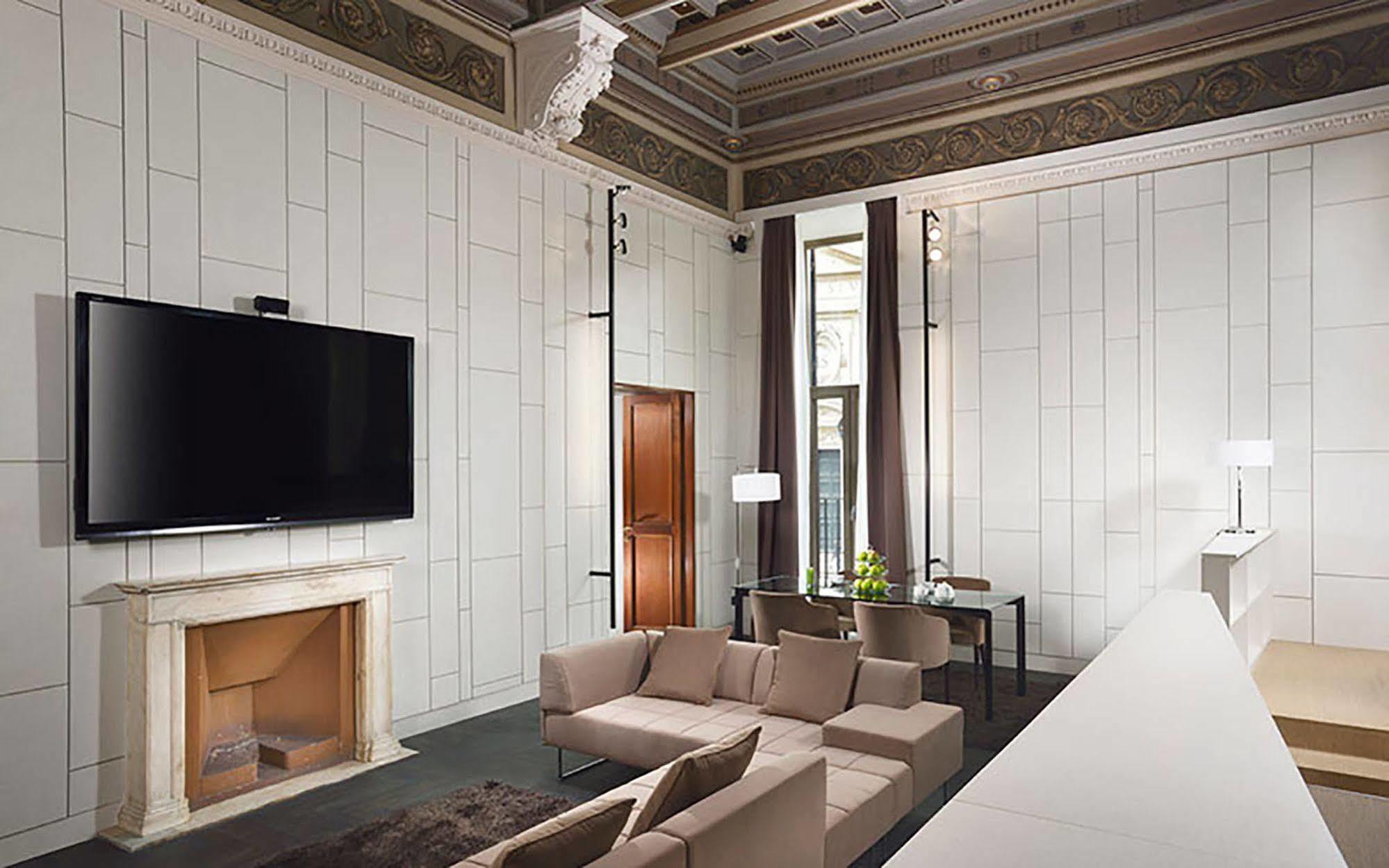 Piazza Del Gesu' Luxury Suites Rome Bagian luar foto